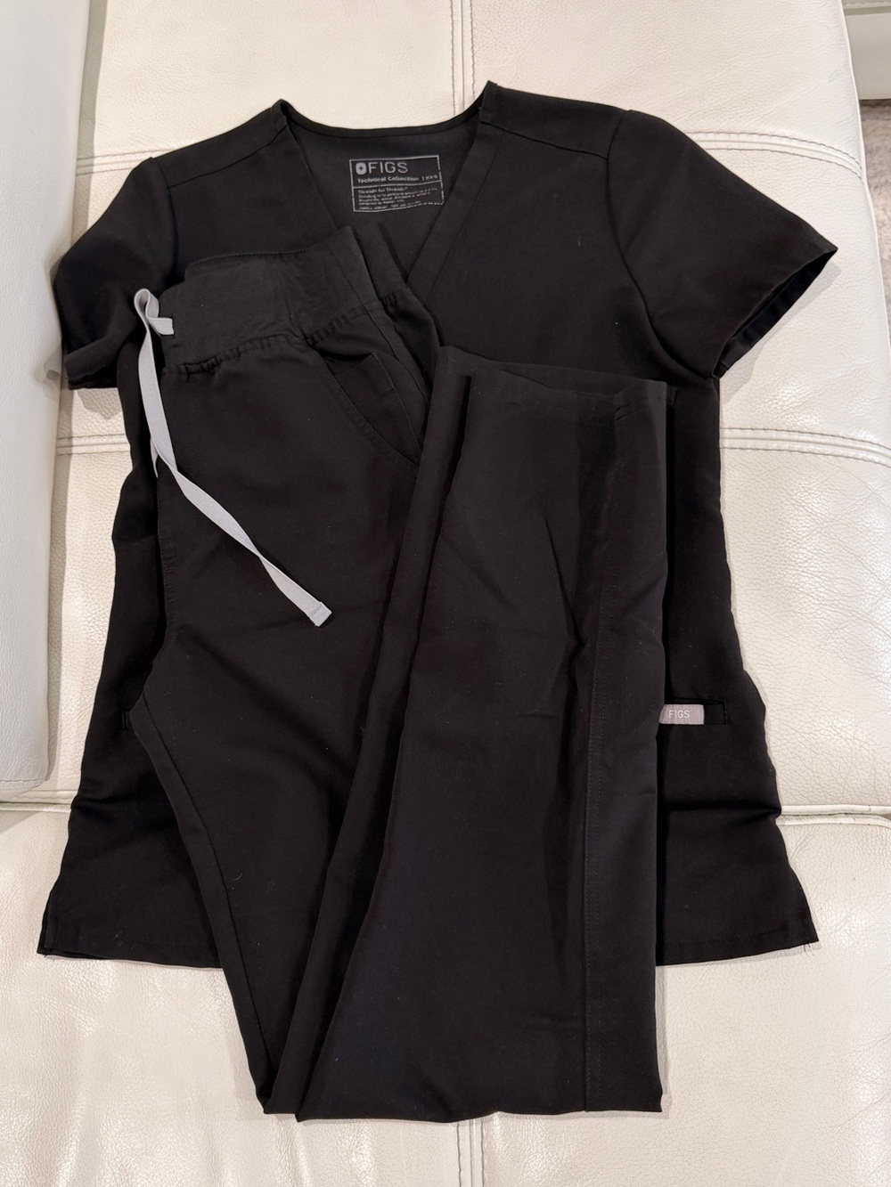 FIGS Scrub Set in Black in XXS/XS-T